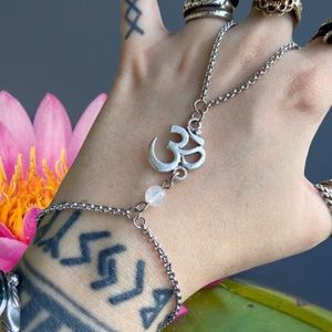 Hand piece om sign & clear quartz slave bracelet